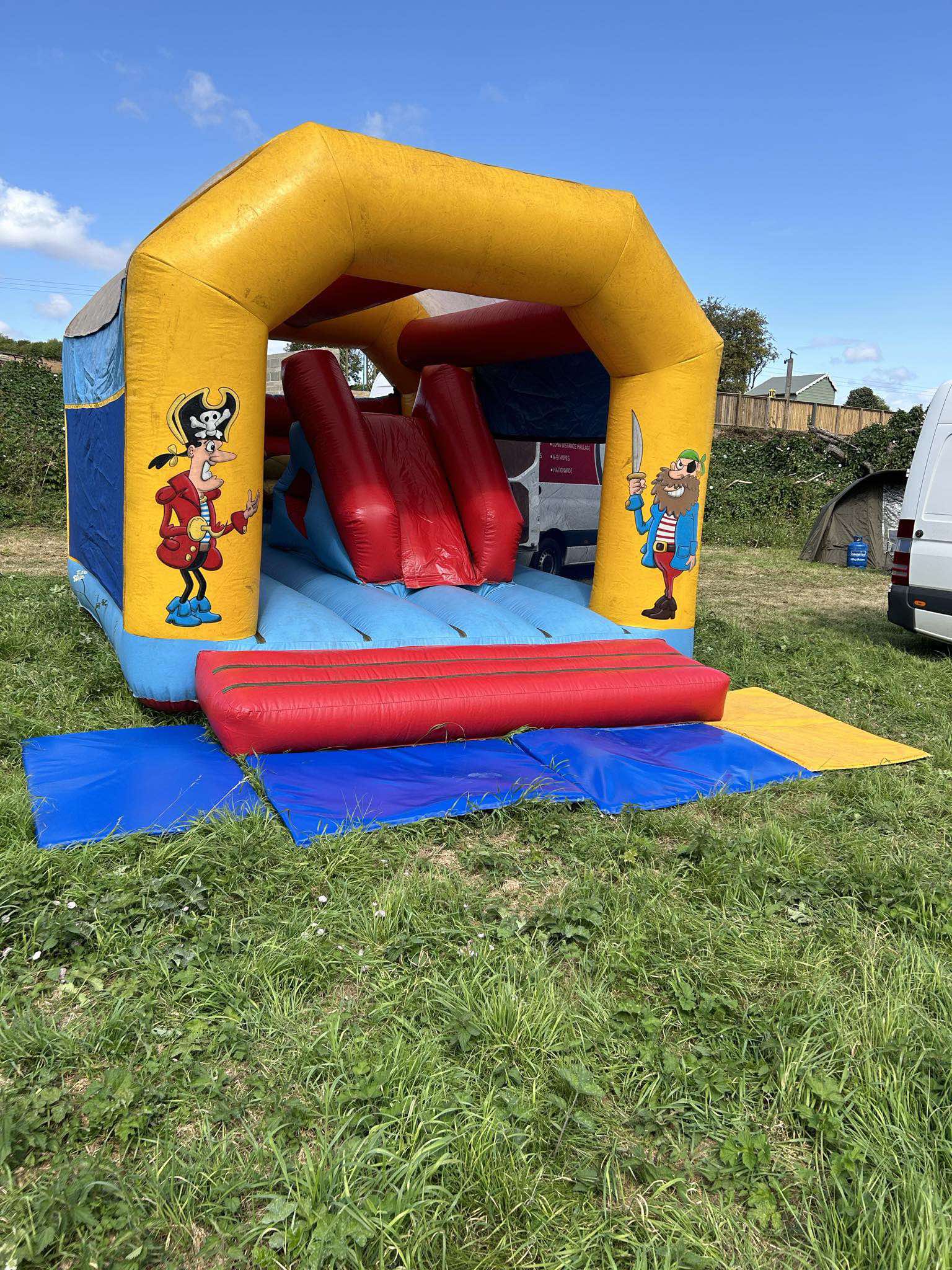 Pirate Treasure Island Bounce inflatable for children's parties